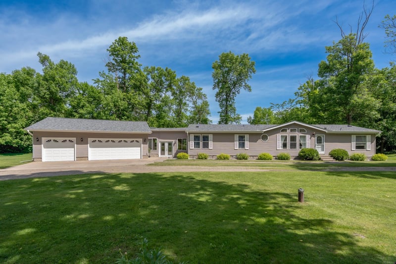 7290 83rd St NE, Monticello, MN 55362