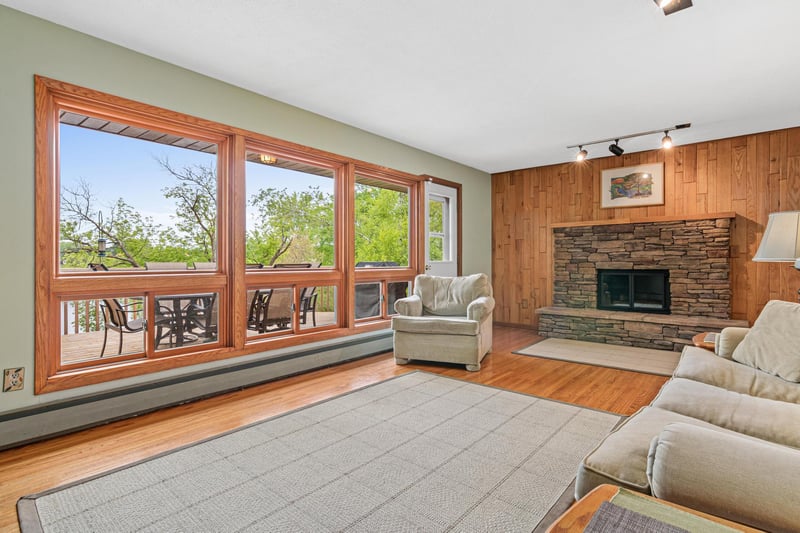 8081 Carmen Ave, Inver Grove Heights, MN 55076