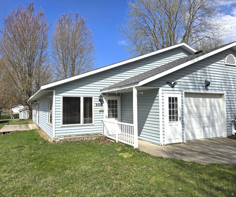 308 N Renville St, Winthrop, MN 55396