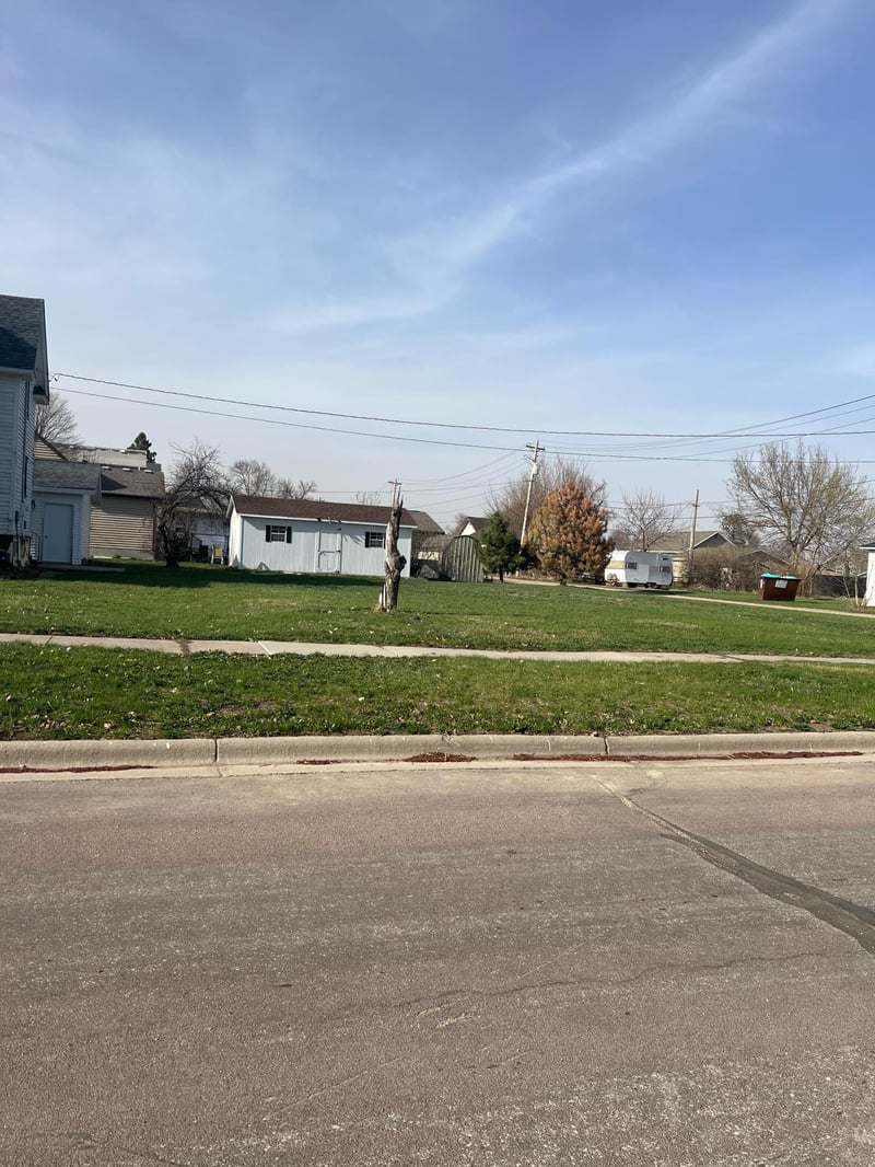 310 E 4th St, Madison, MN 56256
