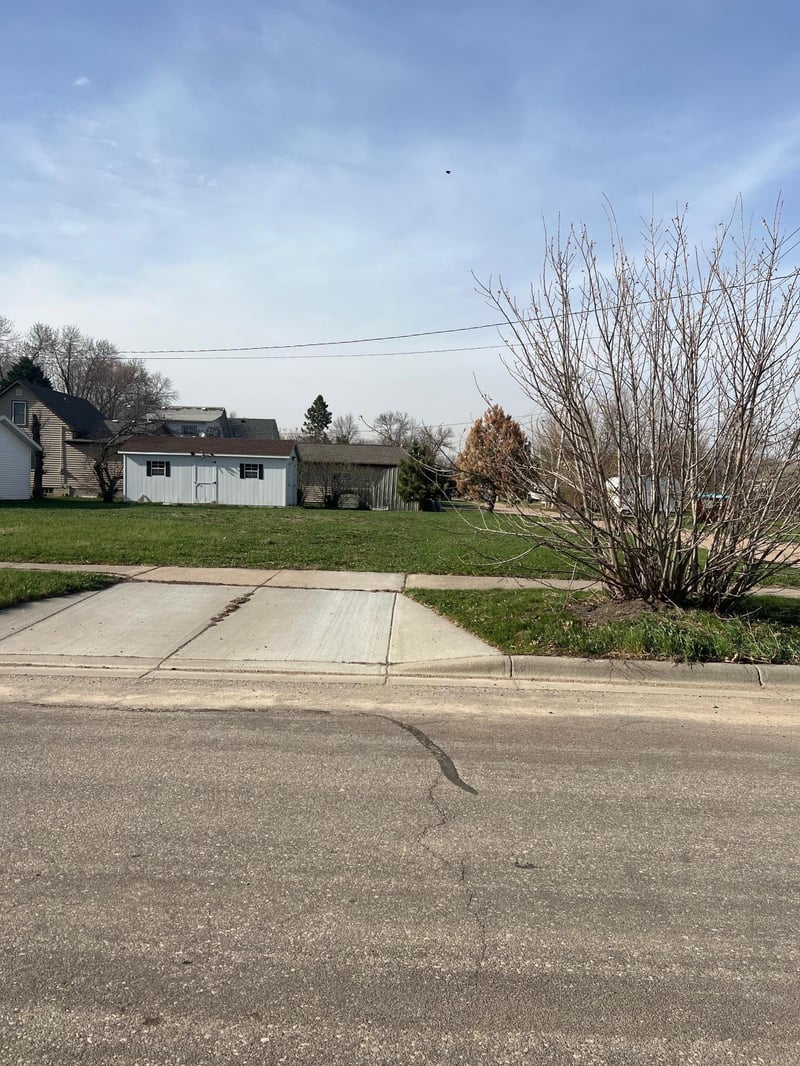 310 E 4th St, Madison, MN 56256