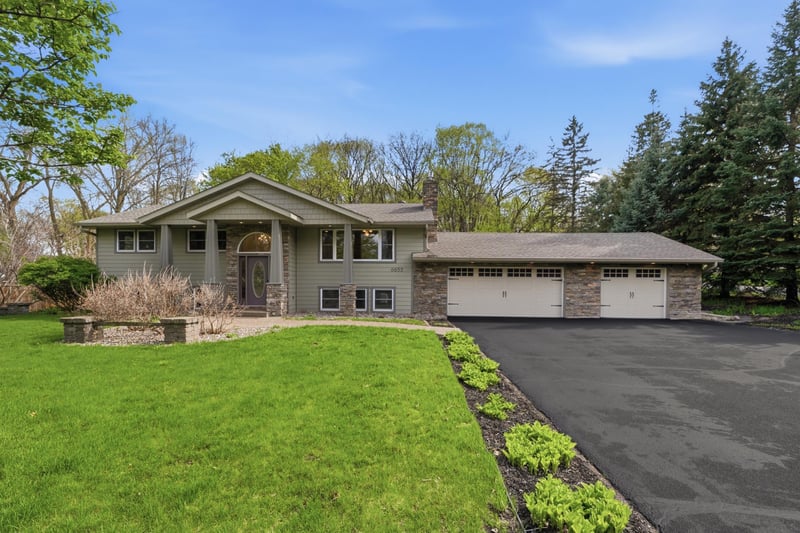 6655 Tanager Ln, Eden Prairie, MN 55346