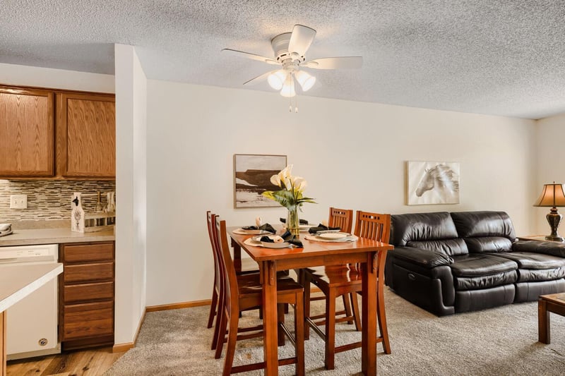 2231 Penn Pl #120, North Saint Paul, MN 55109
