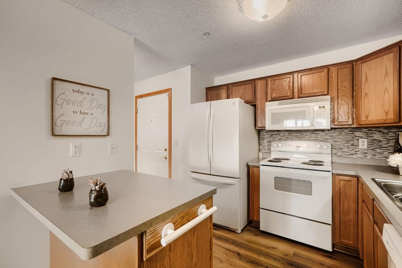 2231 Penn Pl #120, North Saint Paul, MN 55109