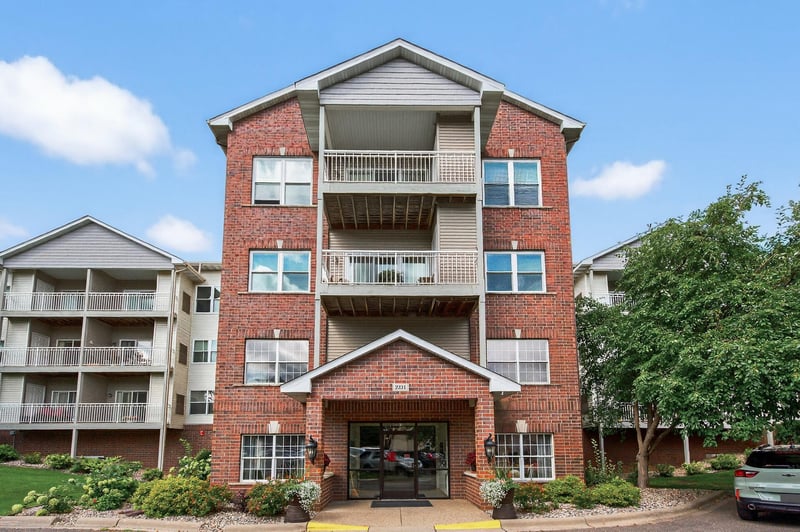 2231 Penn Pl #120, North Saint Paul, MN 55109