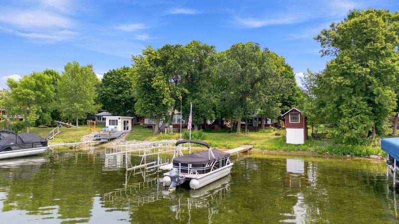 1250 E Shore Dr, Detroit Lakes, MN 56501