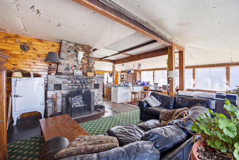 1250 E Shore Dr, Detroit Lakes, MN 56501