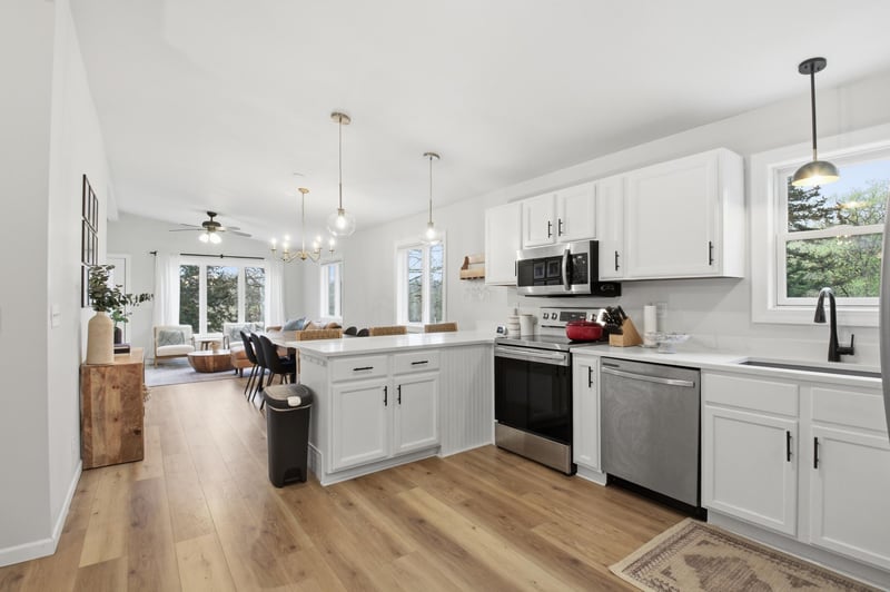 20401 121st St NE, New London, MN 56273