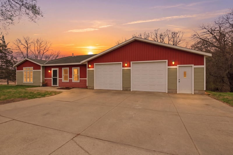 20401 121st St NE, New London, MN 56273