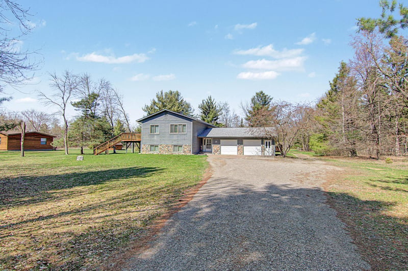 17 Lilac St, Circle Pines, MN 55014