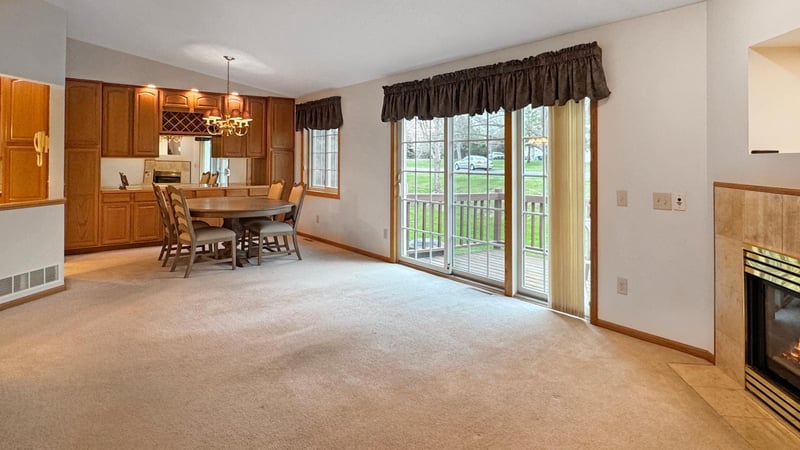 885 Kimberly Ln, Chanhassen, MN 55317