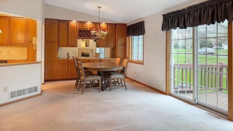 885 Kimberly Ln, Chanhassen, MN 55317