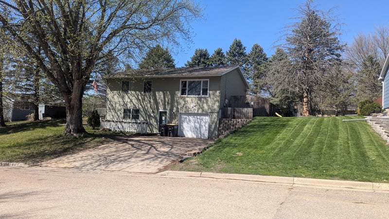 308 Connie Ln, Eagle Lake, MN 56024