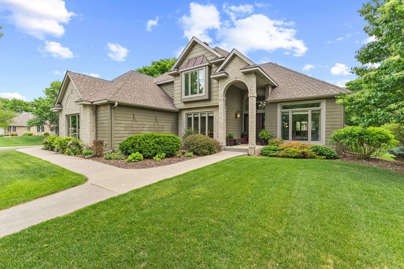 8048 Ranchview Ln N, Maple Grove, MN 55311