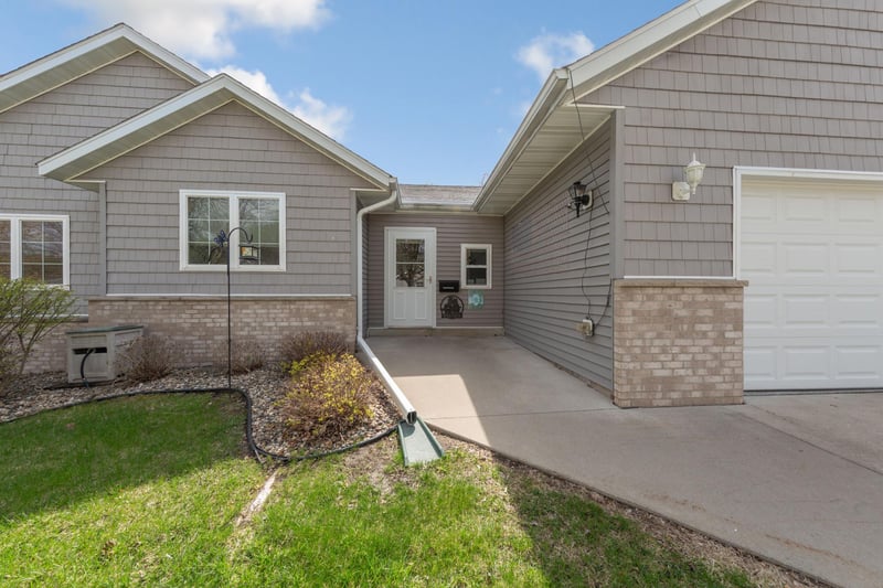 949 Rice St, Faribault, MN 55021