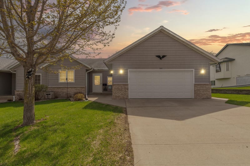 949 Rice St, Faribault, MN 55021