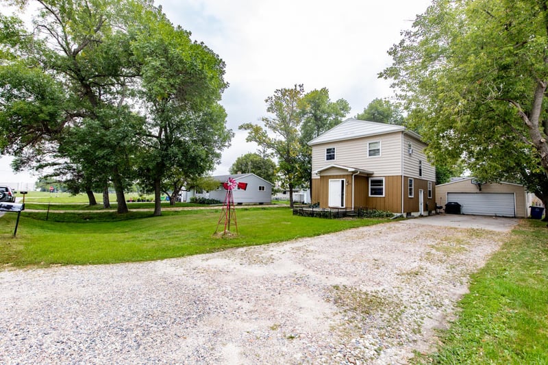 1009 18th Ave N, Moorhead, MN 56560