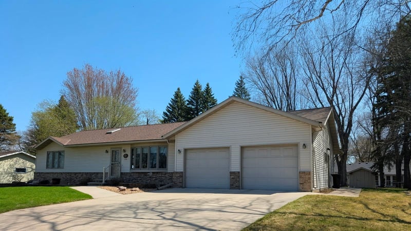 1636 N 4th St, Montevideo, MN 56265