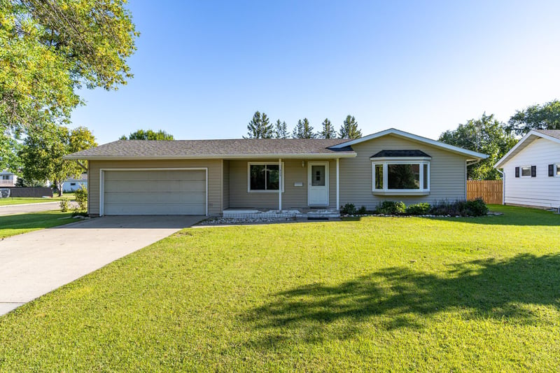 305 Euclid Ave, Crookston, MN 56716