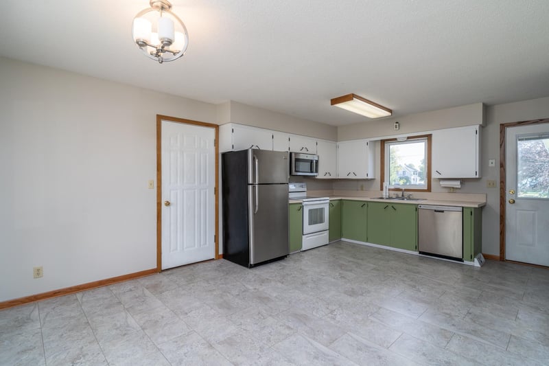 305 Euclid Ave, Crookston, MN 56716