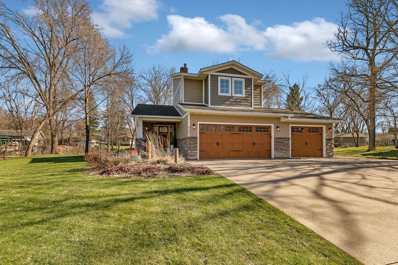 9597 Michelle Dr, Saint Joseph, MN 56374