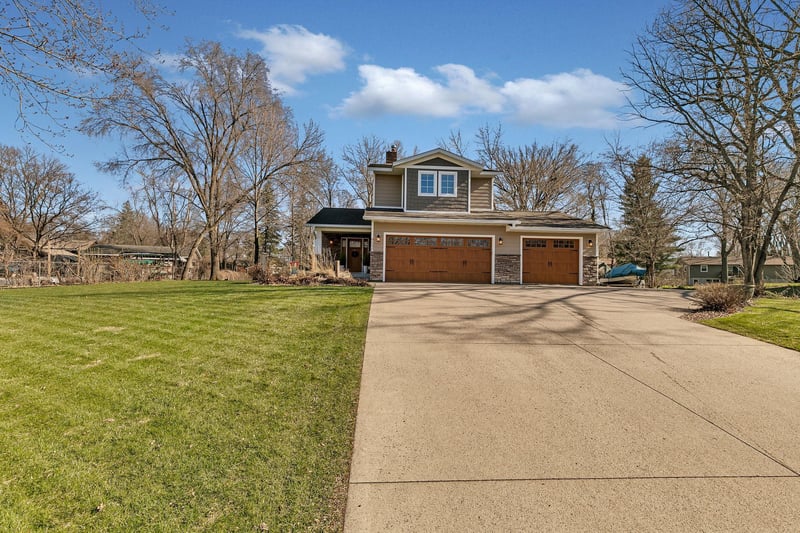 9597 Michelle Dr, Saint Joseph, MN 56374