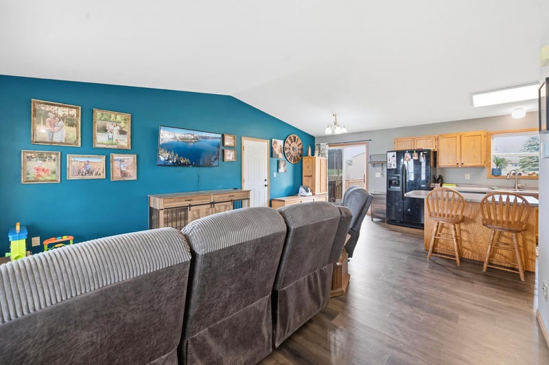 21 10th Ave NE, Elbow Lake, MN 56531