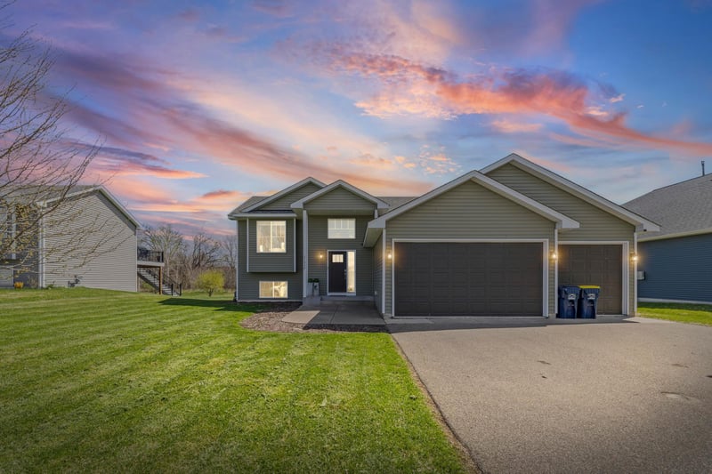 31037 Algonquin Trl, Chisago City, MN 55013