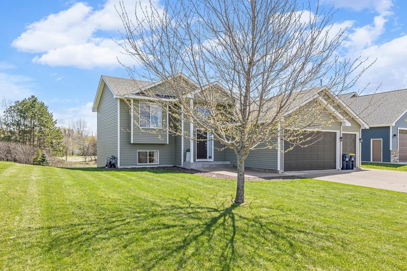 31037 Algonquin Trl, Chisago City, MN 55013