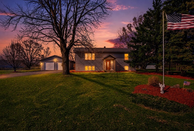 7481 State St, Clear Lake, MN 55319