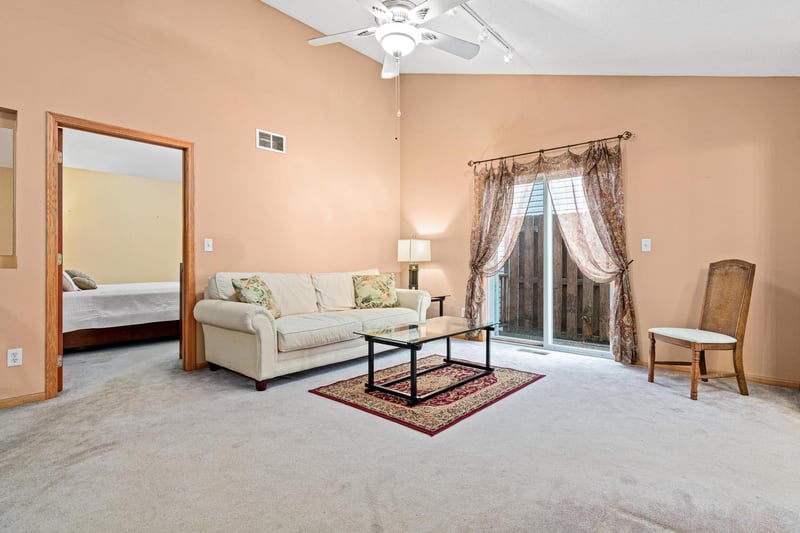 215 9th Ave N, South Saint Paul, MN 55075