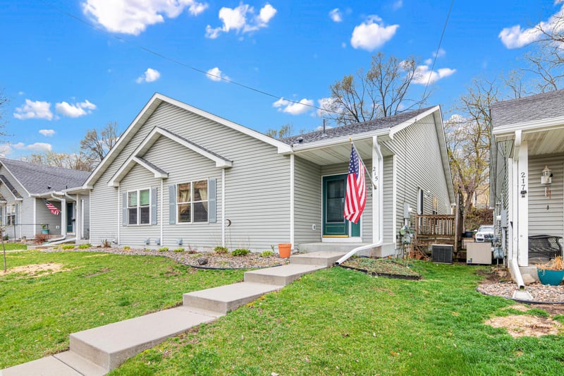 215 9th Ave N, South Saint Paul, MN 55075