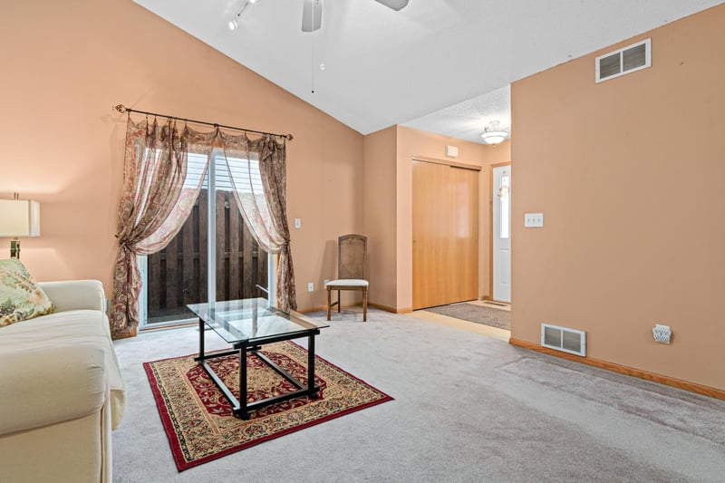 215 9th Ave N, South Saint Paul, MN 55075