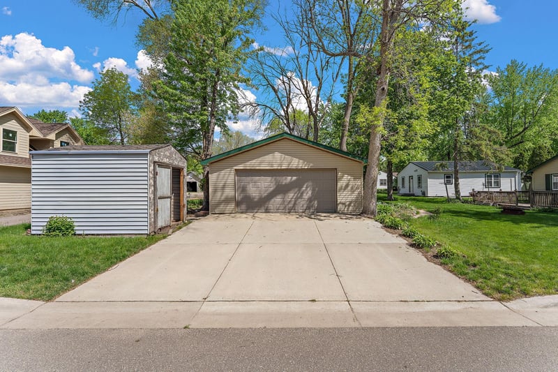 501 2nd St N, Delano, MN 55328