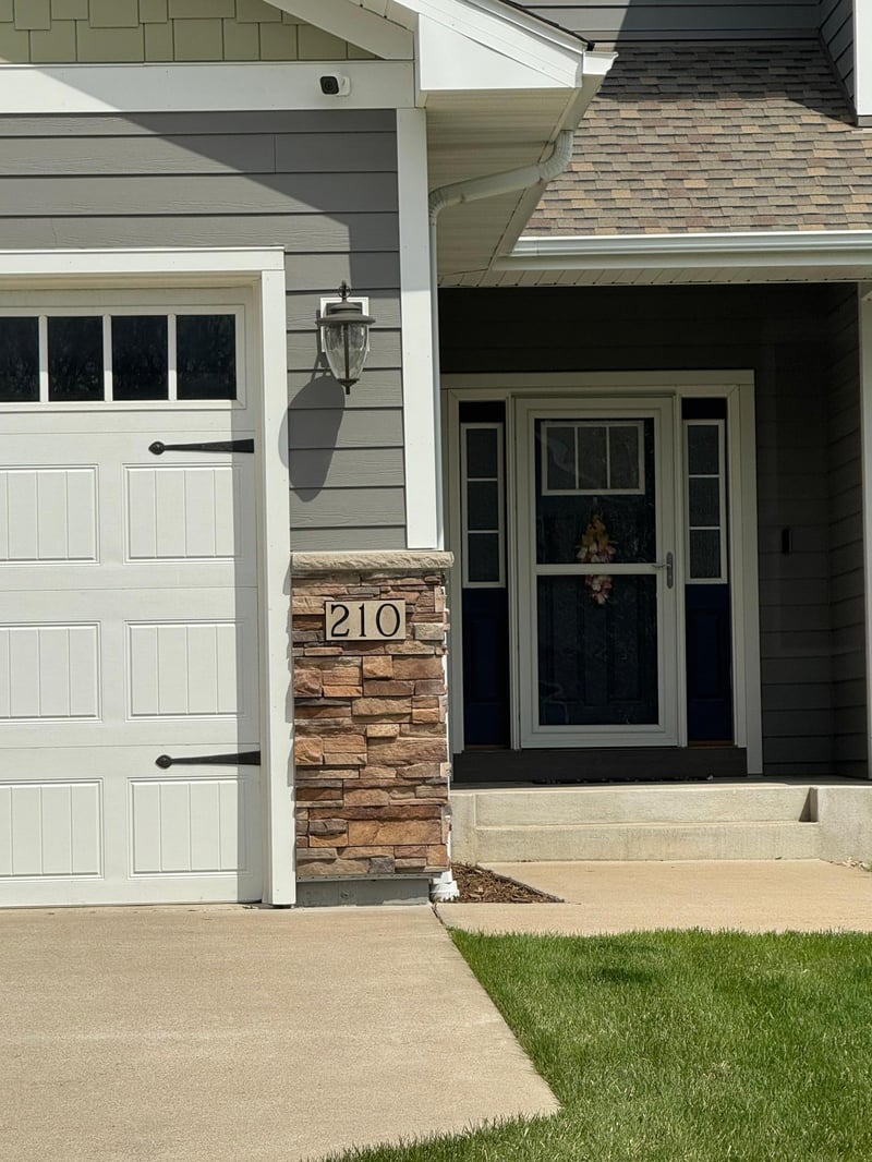 210 Hickory Ln NE, Owatonna, MN 55060