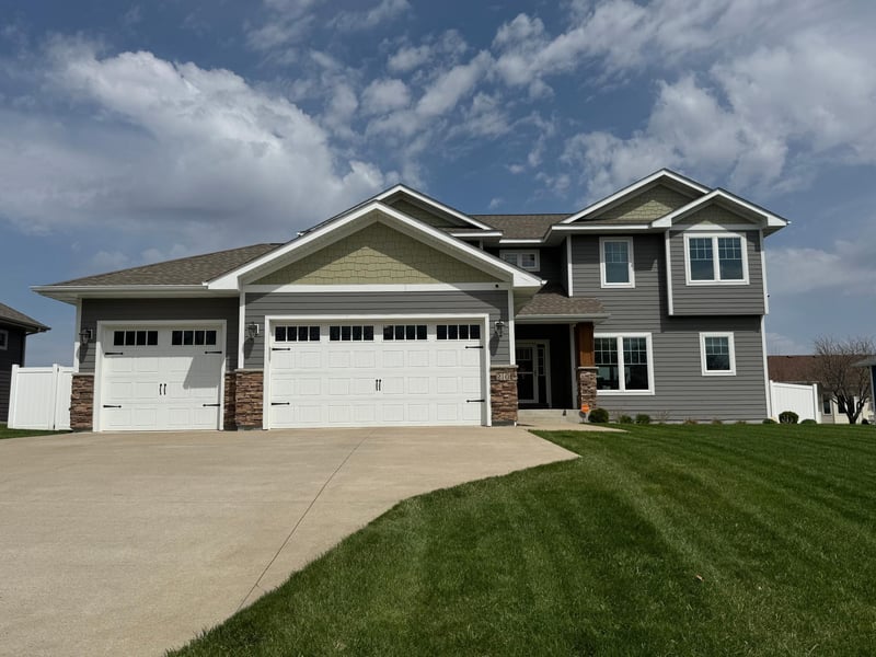 210 Hickory Ln NE, Owatonna, MN 55060