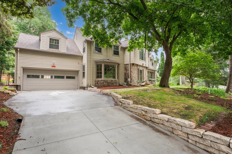 1118 Plummer Cir SW, Rochester, MN 55902