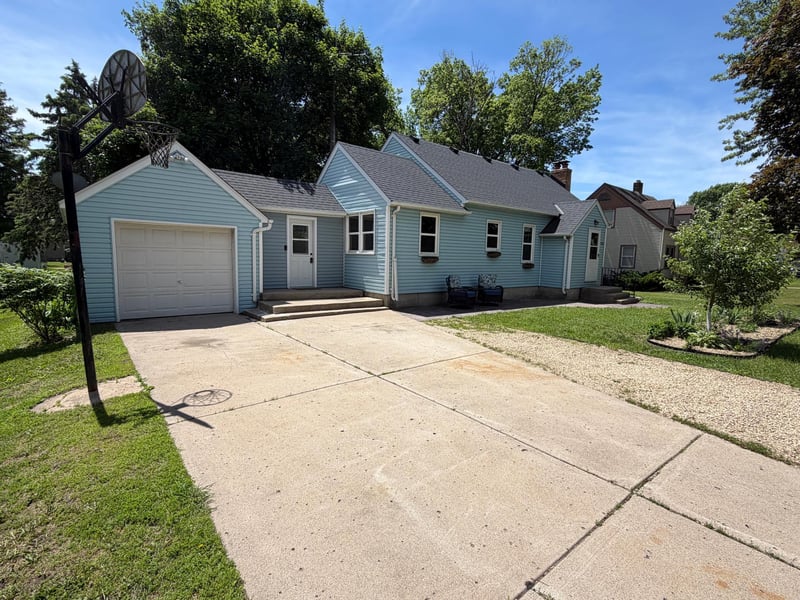 426 Main St, Stewart, MN 55385