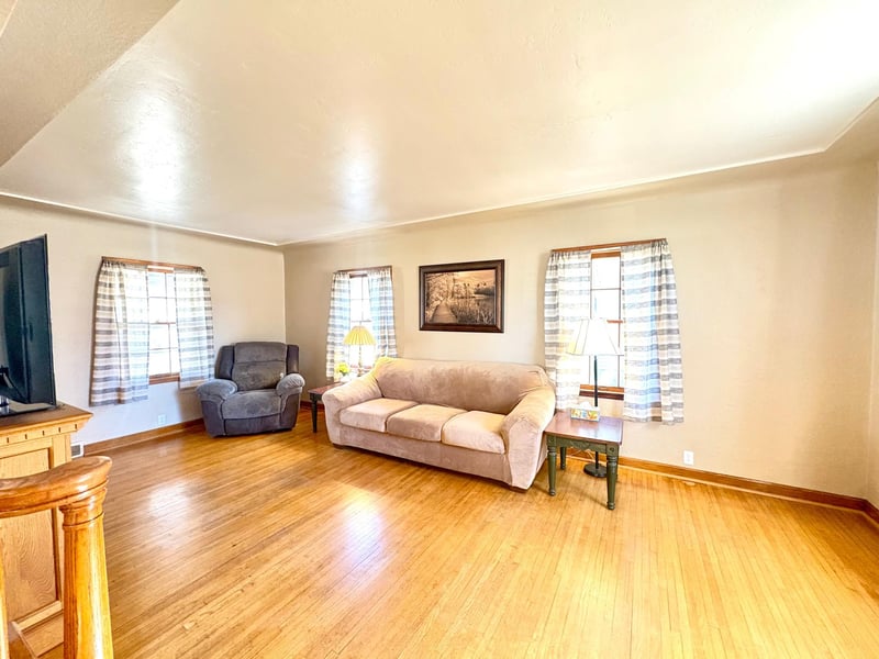 608 N 6th St, Montevideo, MN 56265