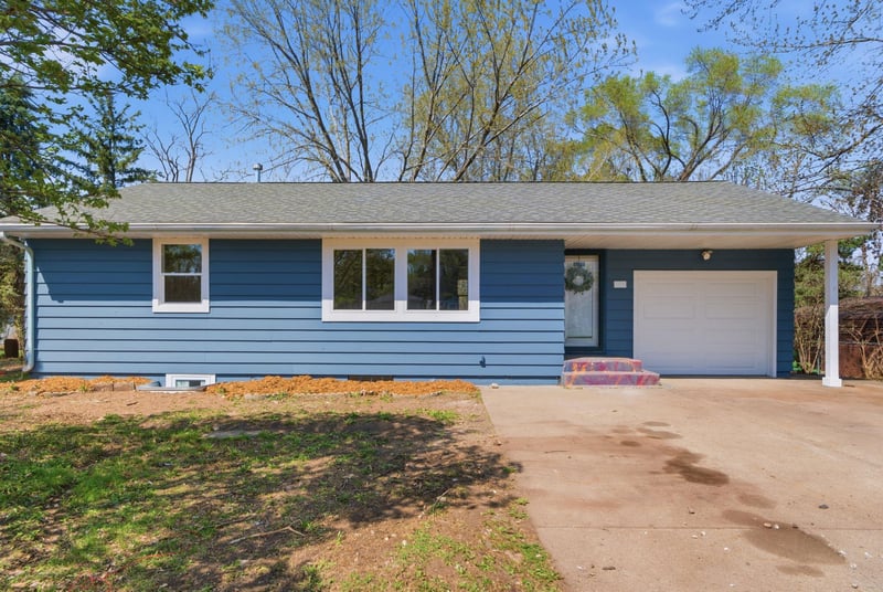 878 Jefferson St, Prescott, WI 54021