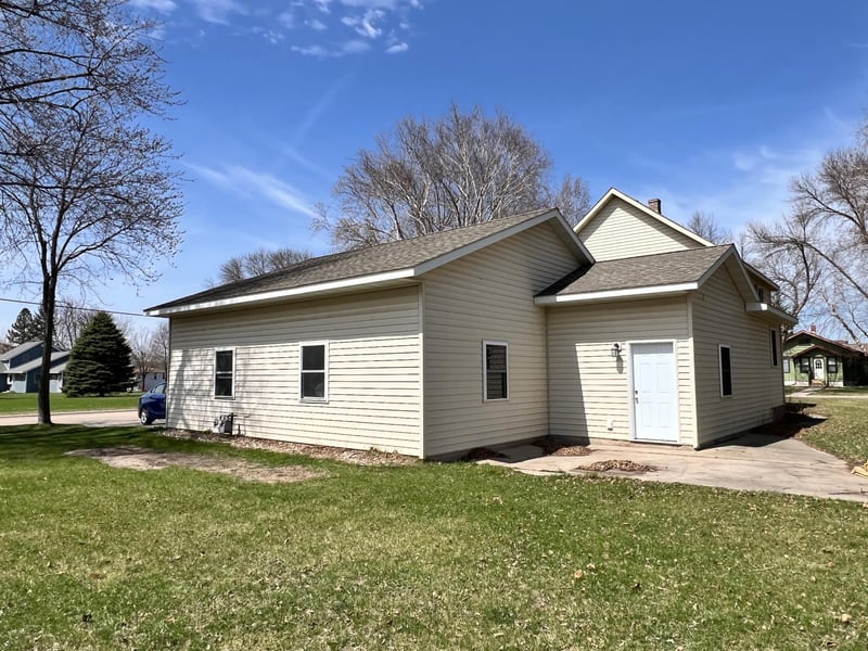 324 E Snelling Ave, Appleton, MN 56208