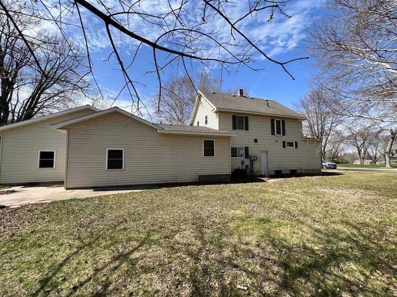 324 E Snelling Ave, Appleton, MN 56208