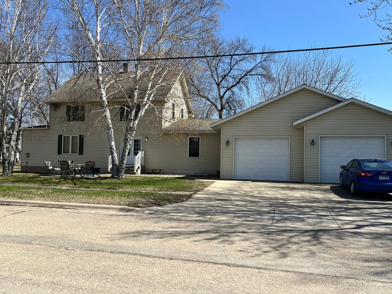 324 E Snelling Ave, Appleton, MN 56208
