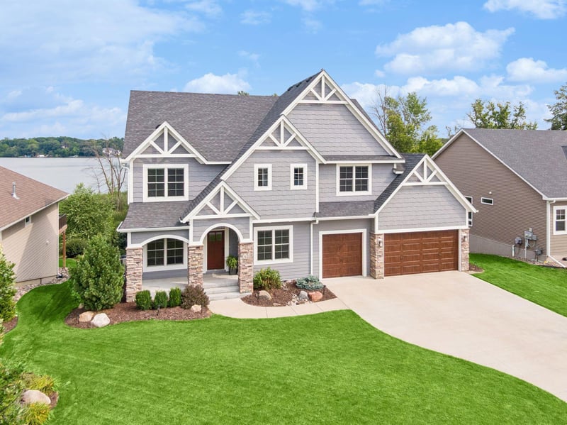 2444 Woods Dr, Victoria, MN 55386