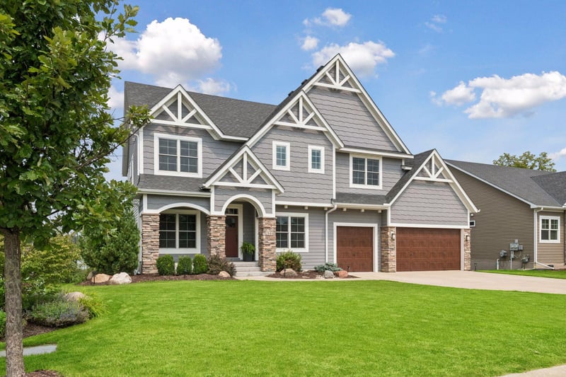 2444 Woods Dr, Victoria, MN 55386