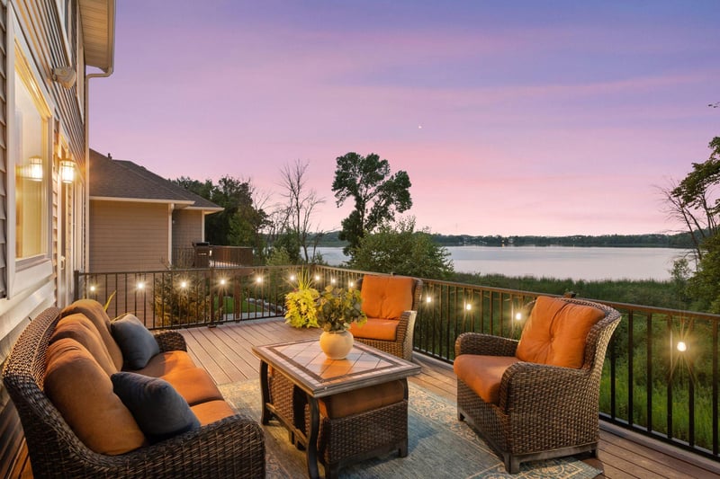 2444 Woods Dr, Victoria, MN 55386