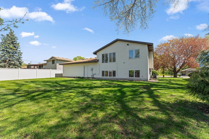 1889 Hamline Ave N, Falcon Heights, MN 55113
