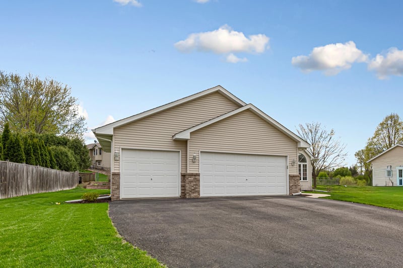 1435 Springwood Ln, Faribault, MN 55021