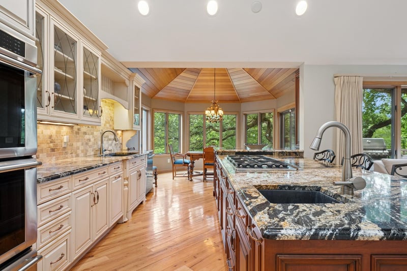 10420 Bluff Cir, Chaska, MN 55318