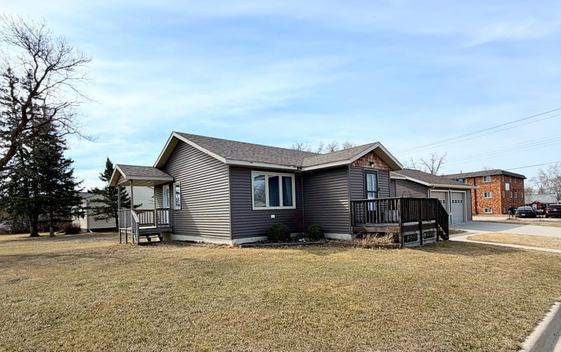 601 Main St S, Karlstad, MN 56732